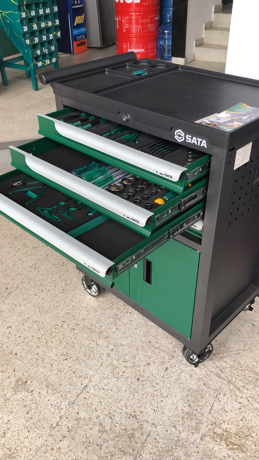 CARRO DE HERRAMIENTAS 4 GABETAS MARCA  SATA